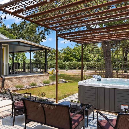 Blumenhaus Sleeps 6 Full Kitchen Plus Hot Tub Fredericksburg Esterno foto