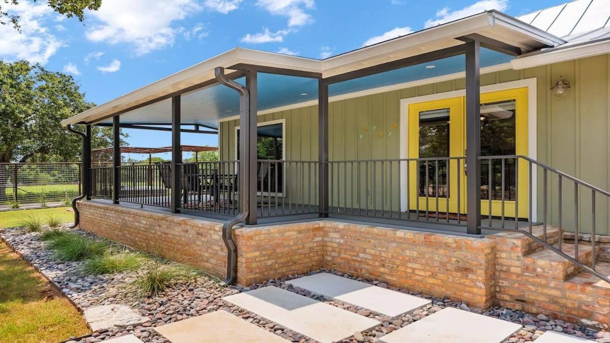 Blumenhaus Sleeps 6 Full Kitchen Plus Hot Tub Fredericksburg Esterno foto