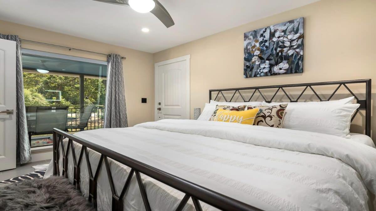 Blumenhaus Sleeps 6 Full Kitchen Plus Hot Tub Fredericksburg Esterno foto