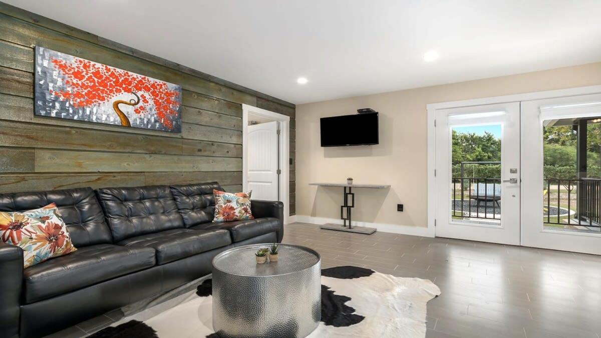Blumenhaus Sleeps 6 Full Kitchen Plus Hot Tub Fredericksburg Esterno foto