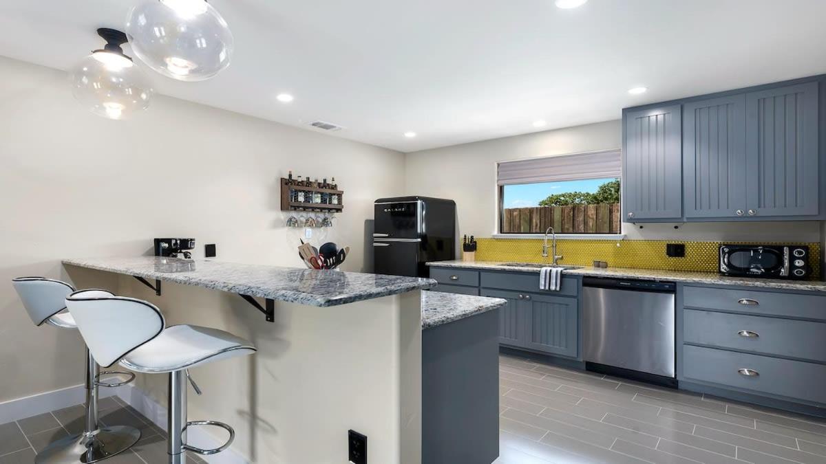 Blumenhaus Sleeps 6 Full Kitchen Plus Hot Tub Fredericksburg Esterno foto