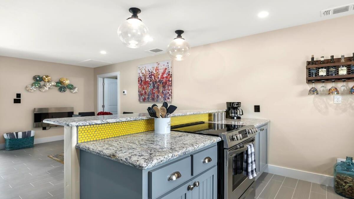 Blumenhaus Sleeps 6 Full Kitchen Plus Hot Tub Fredericksburg Esterno foto