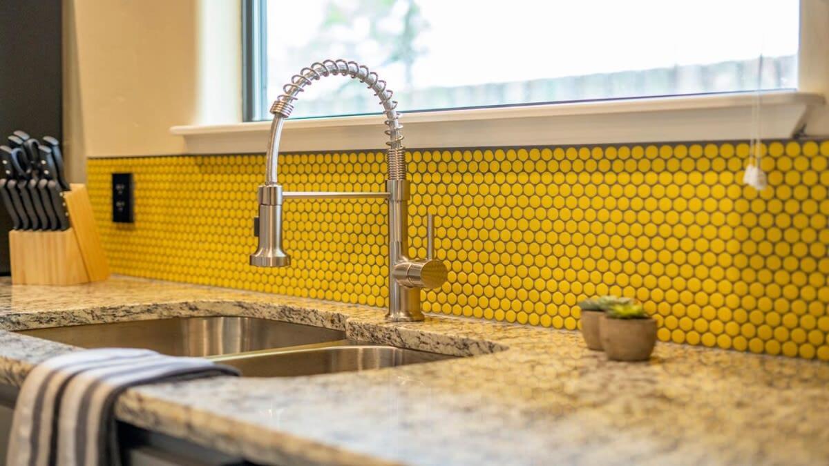 Blumenhaus Sleeps 6 Full Kitchen Plus Hot Tub Fredericksburg Esterno foto