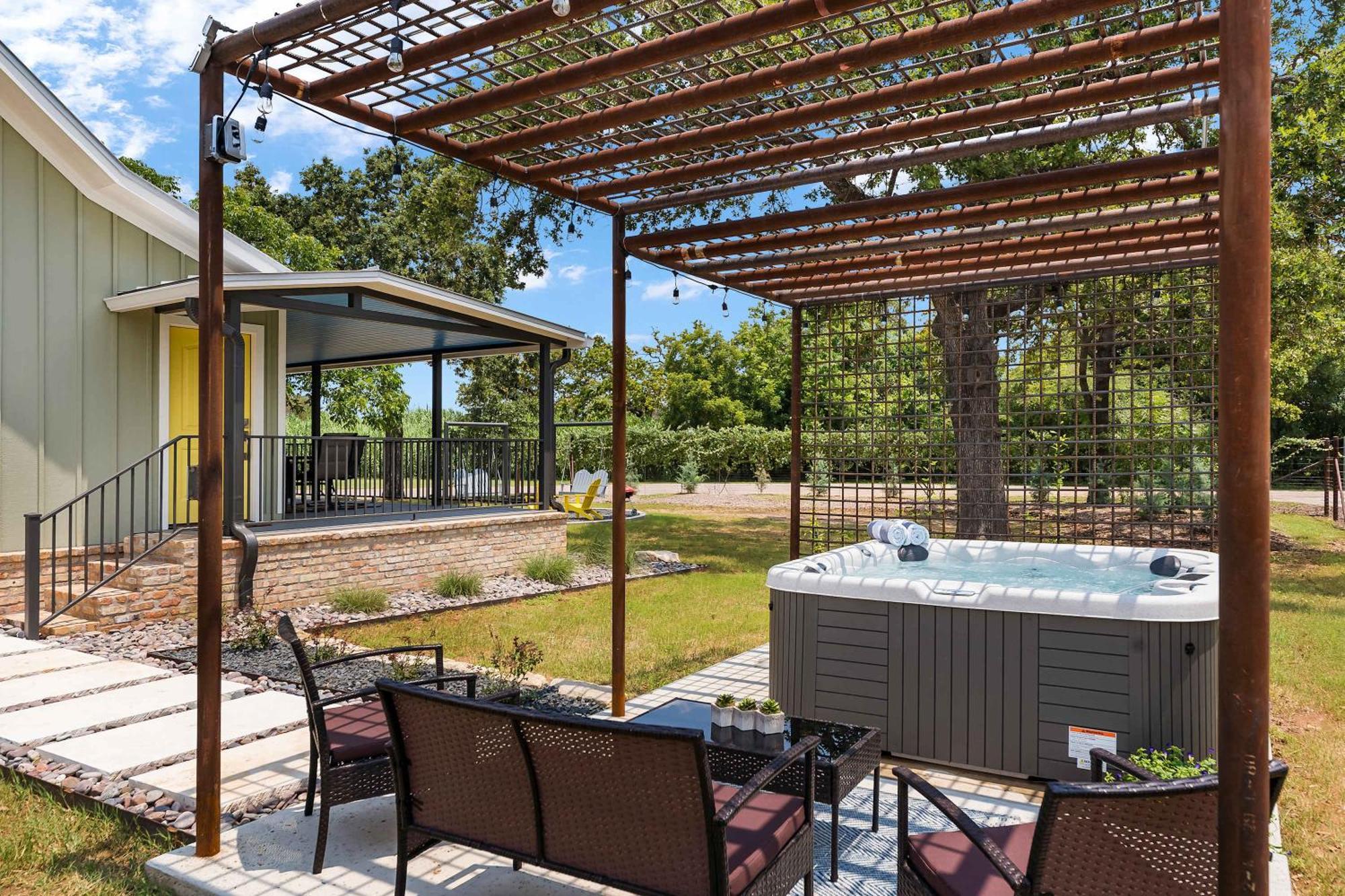 Blumenhaus Sleeps 6 Full Kitchen Plus Hot Tub Fredericksburg Esterno foto